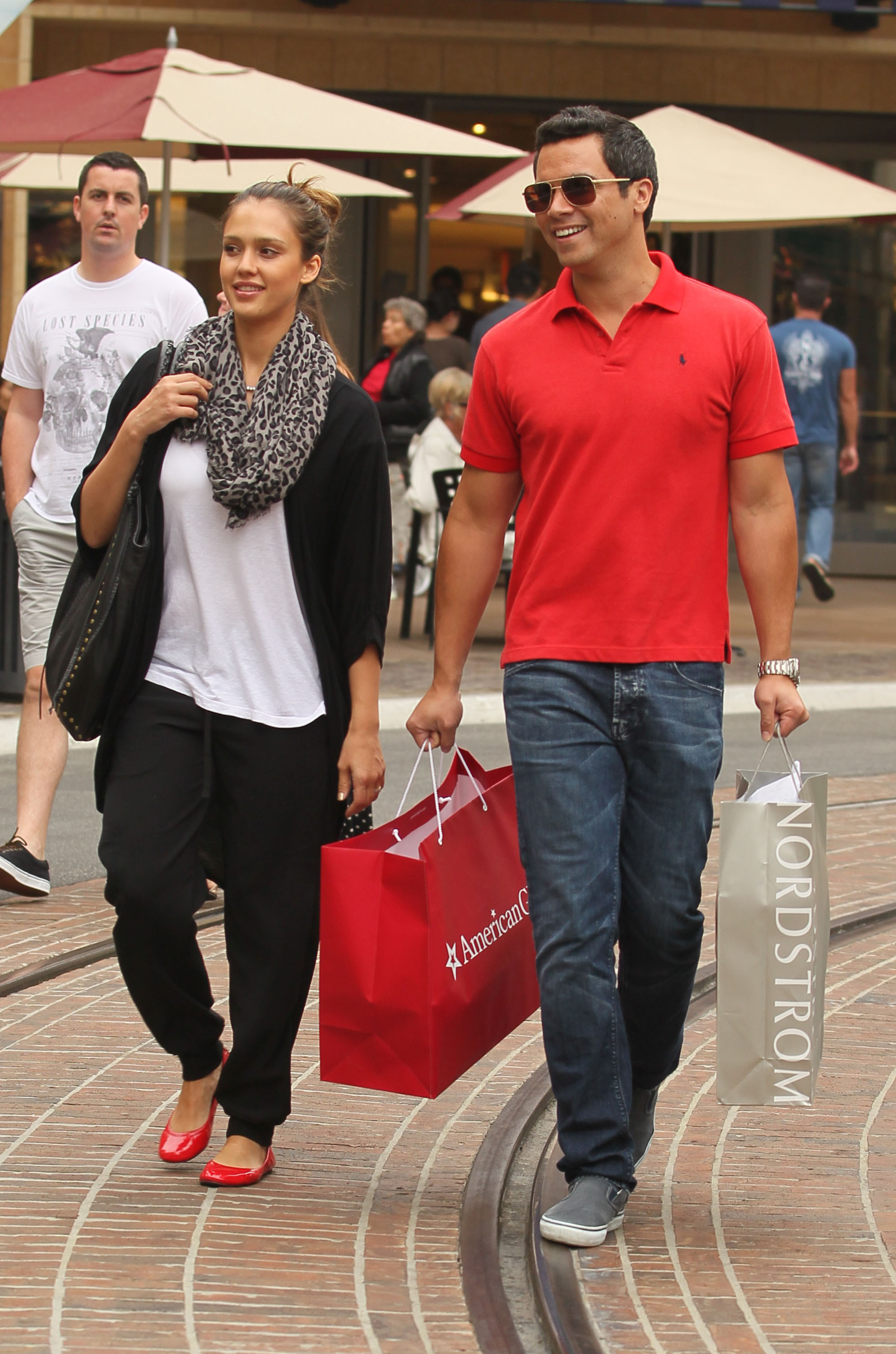 Jessica Alba and Cash Warren go shopping at The Grove | Picture 85969